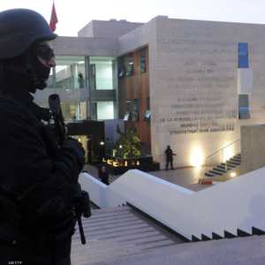 عنصر أمن عند مدخل مكتب مكافحة الإرهاب في المغرب