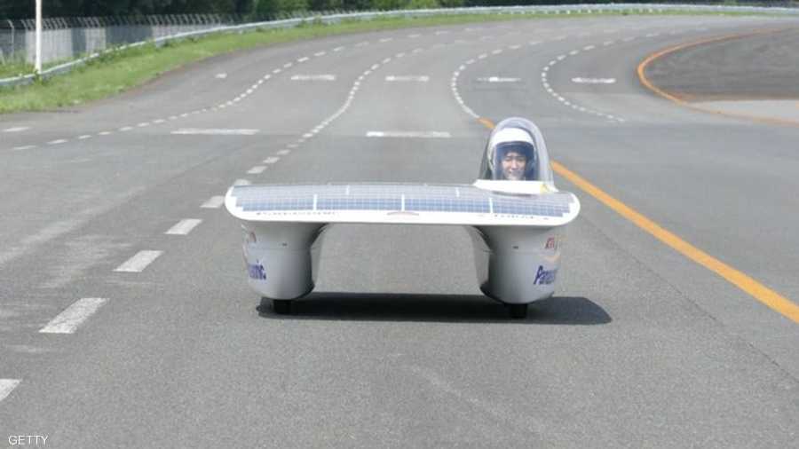 حرارة الشمس في أستراليا تساعد على إبقاء السيارات على طريق السباق لأطول وقت ممكن