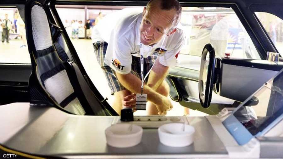 داخل مقصورة إحدى السيارات