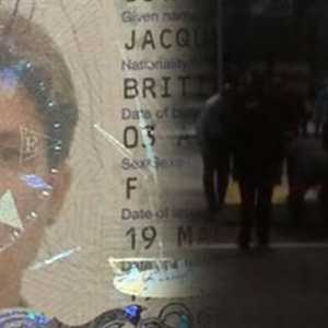 صورة من جواز سفر جاكلين ستن