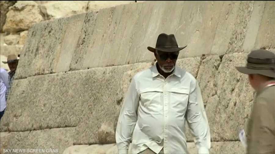 منعت وزارة السياحة المصرية التقاط الصور الشخصية مع فريمان، بناءا على رغبة الأخير