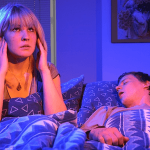 يصدر صوت الشخير عن النائم نتيجة لضيق نسبي في ممرات التنفس