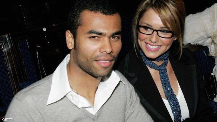 دفع أشلي كول ثمن نزواته غاليا بعد أن طلبت زوجته شيريل كول الطلاق على خلفية كشف وسائل الإعلام البريطانية خيانته لها لأكثر من مرة.