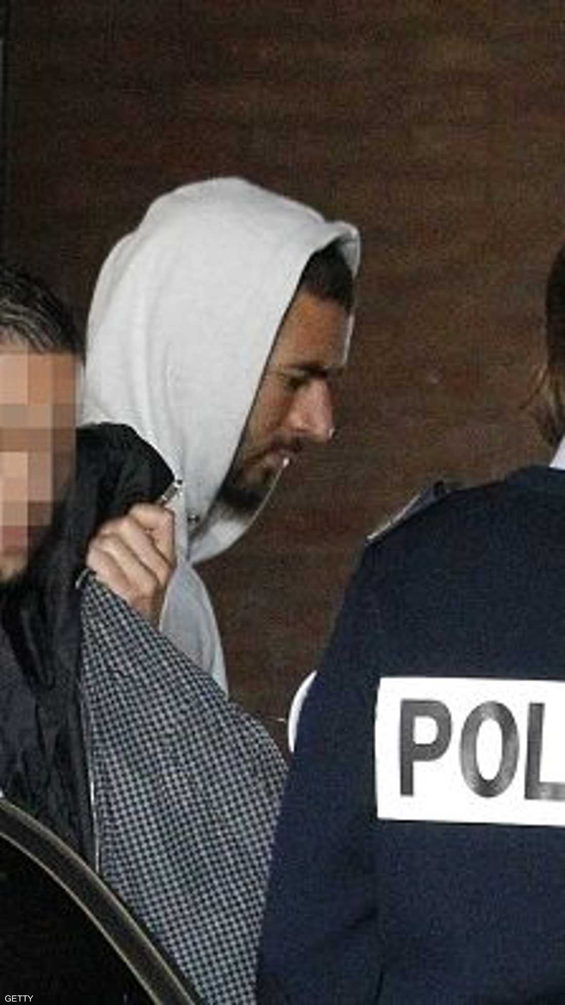 طاردت الفضائح كريم بنزيمة أكثر من مرة آخرها حين تورط بابتزاز زميله بالمنتخب الفرنسي فالبوينا بشريط إباحي.