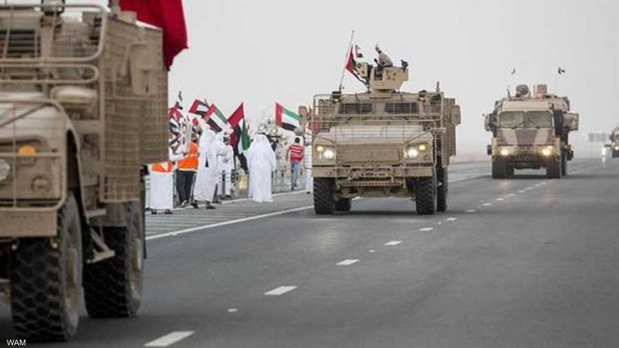 الإماراتيون اصطفوا على جوانب الطرقات لتحية القوات التي ساهمت بدور كبير في تحرير عدة مناطق يمنية