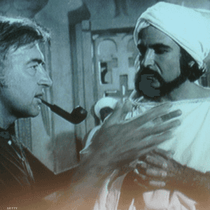 العقاد أثناء إخراج مشاهد من فيلم الرسالة