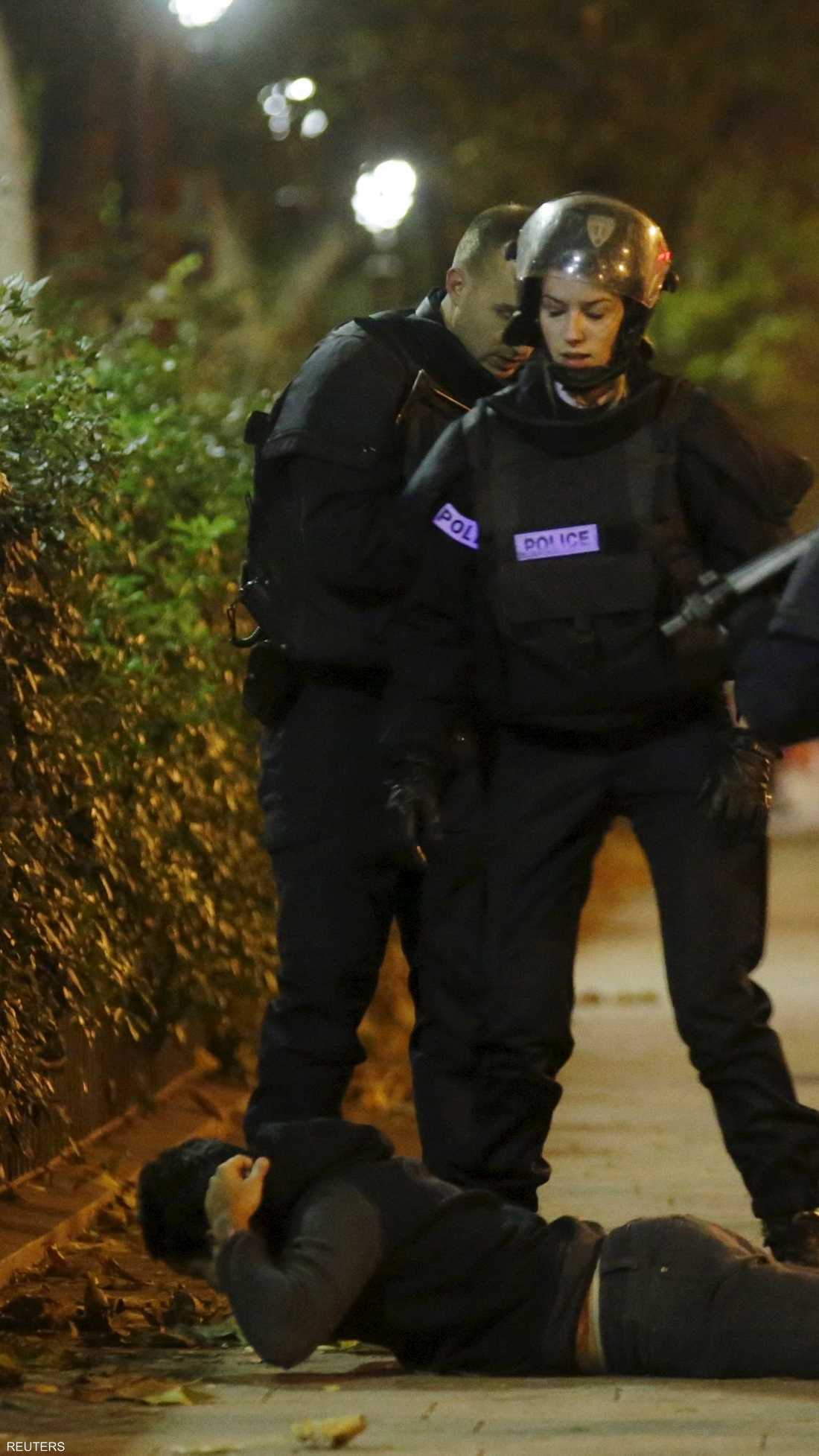 الشرطة الفرنسية تعتقل رجلا قرب مركز باتاكلان وتحاول التحقق من هويته