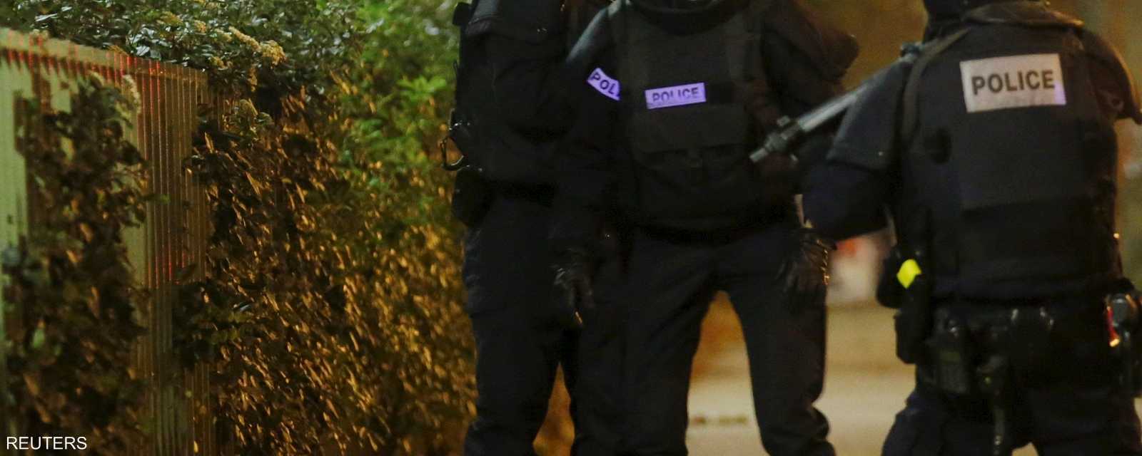 الشرطة الفرنسية تعتقل رجلا قرب مركز باتاكلان وتحاول التحقق من هويته