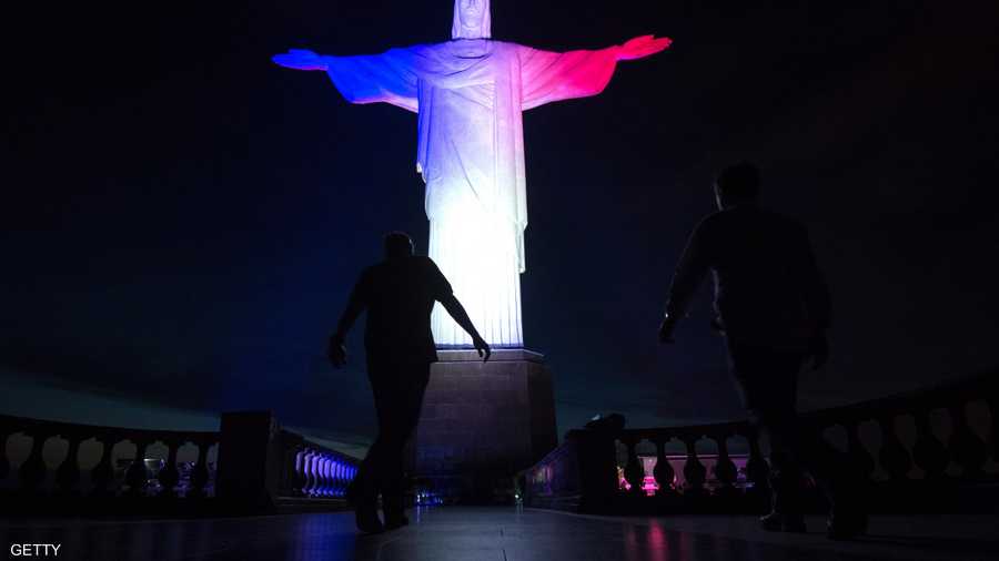 تمثال المسيح في البرازيل يضاء بألوان علم فرنسا