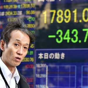 نيكي تأثر بتراجع الدولار مقابل الين