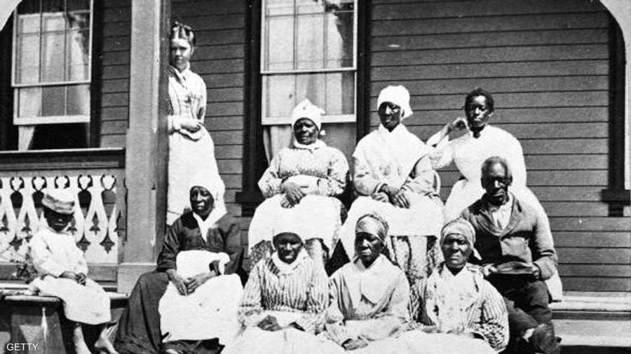 عبيد سود أمام سيدتهم البيضاء بفلوريدا في القرن 19