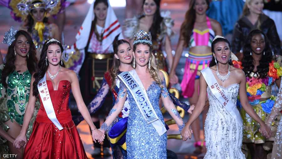 حلت الروسية صوفيا نيكيتشوك (في اليسار) في المركز الثاني