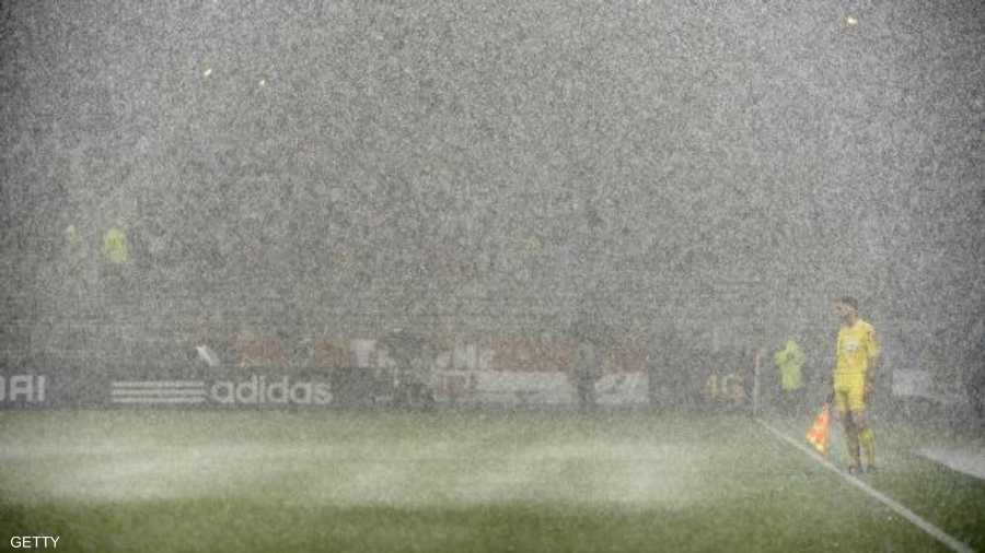 قد تسقط الثلوج أيضا لكن اللعب يستمر