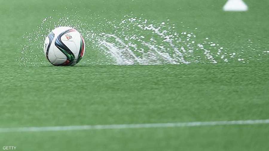 الكرة والأمطار.. ثنائية لا تخلو من متعة