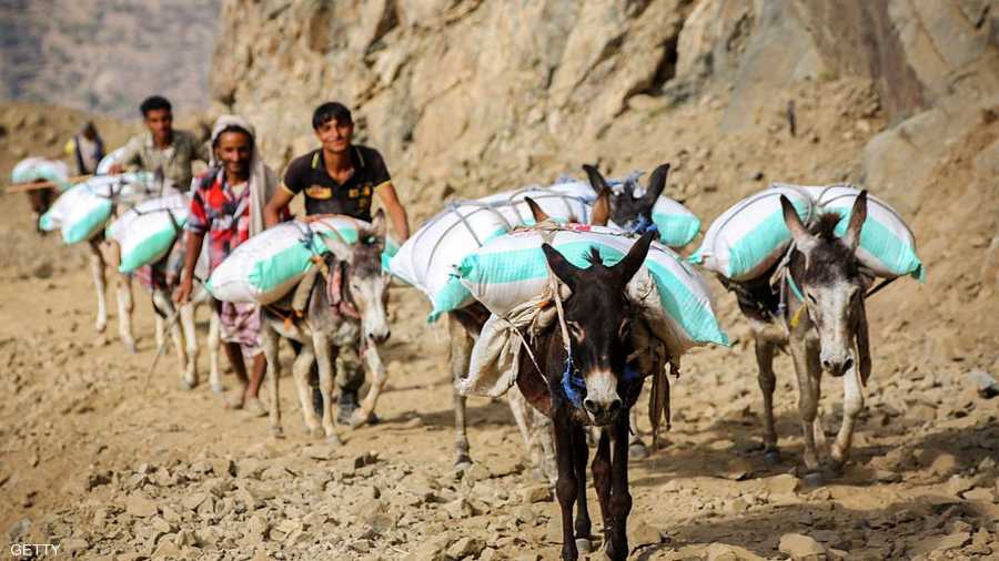 تفرض ميليشيات الحوثي وصالح حصارا مشددا على المدينة الصابرة