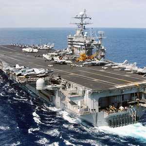 المدمرة هاري ترومان تشارك في المناورات البحرية