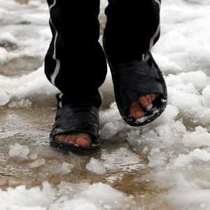 خطوات تهزم في معركة مع سياط البرد المبرح