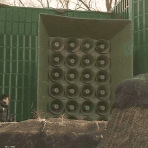 من فيديو لرويتز مكبرات صوت تبث دعاية إلى كوريا الشمالية