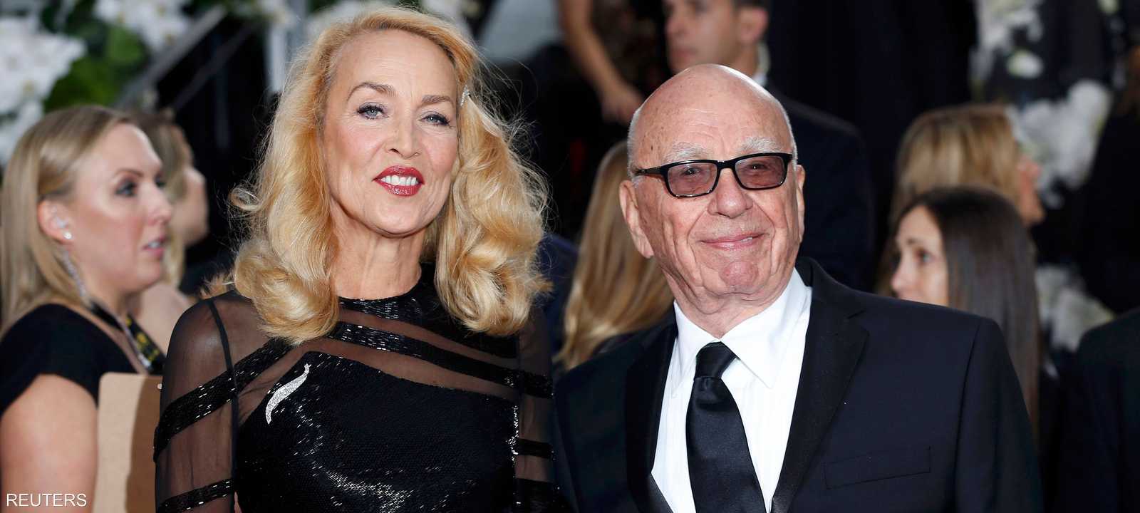 مرودخ وجيري هول أعلنا خطبتهما في صحيفة التايمز التابعة للقطب الإعلامي