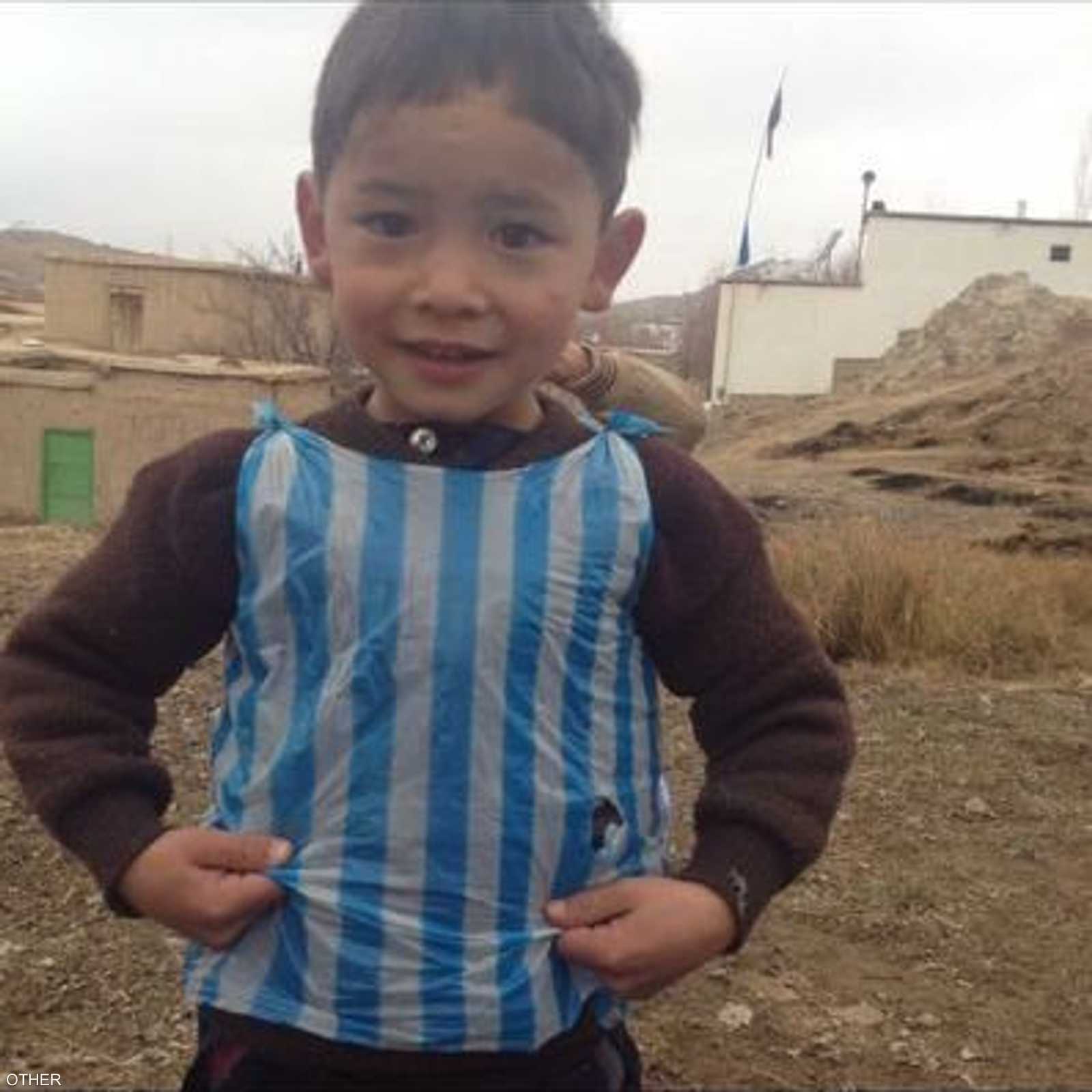 الطفل الأفغاني صاحب قميص ميسي