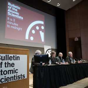 عقارب ساعة القيامة أعيدت إلى الوراء 3 دقائق عام 2015 لكنها لن تتغير هذا العام