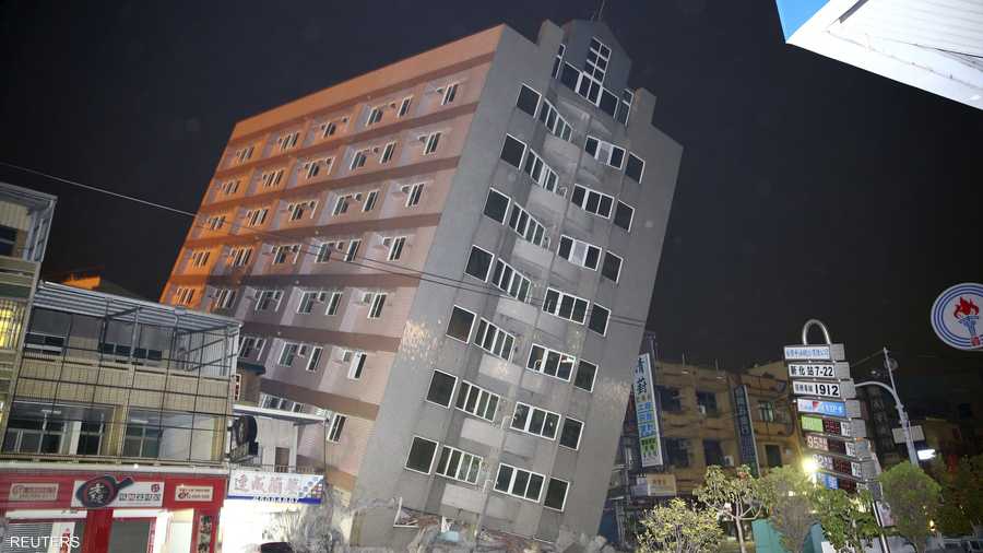 هذا ما حدث لبعض البنايات نتيجة للزلزال القوي الذي هز تايوان فجر السبت