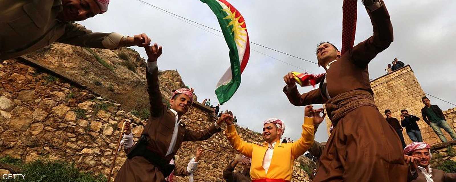 أعلام كردستان ترفرف احتفالا