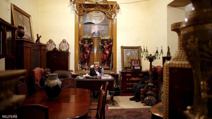 منذ منتصف القرن الماضي عرف الشارع كمكان لبيع التحف