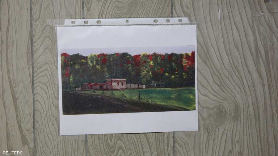 معرض احتوى لوحات رسمها المعتقلون