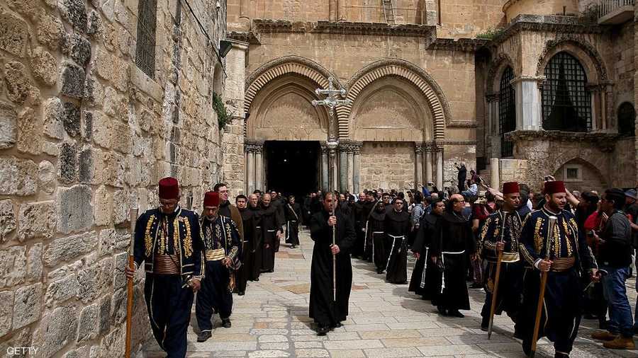 شارك آلاف المسيحيين الكاثوليك في موكب الجمعة العظيمة