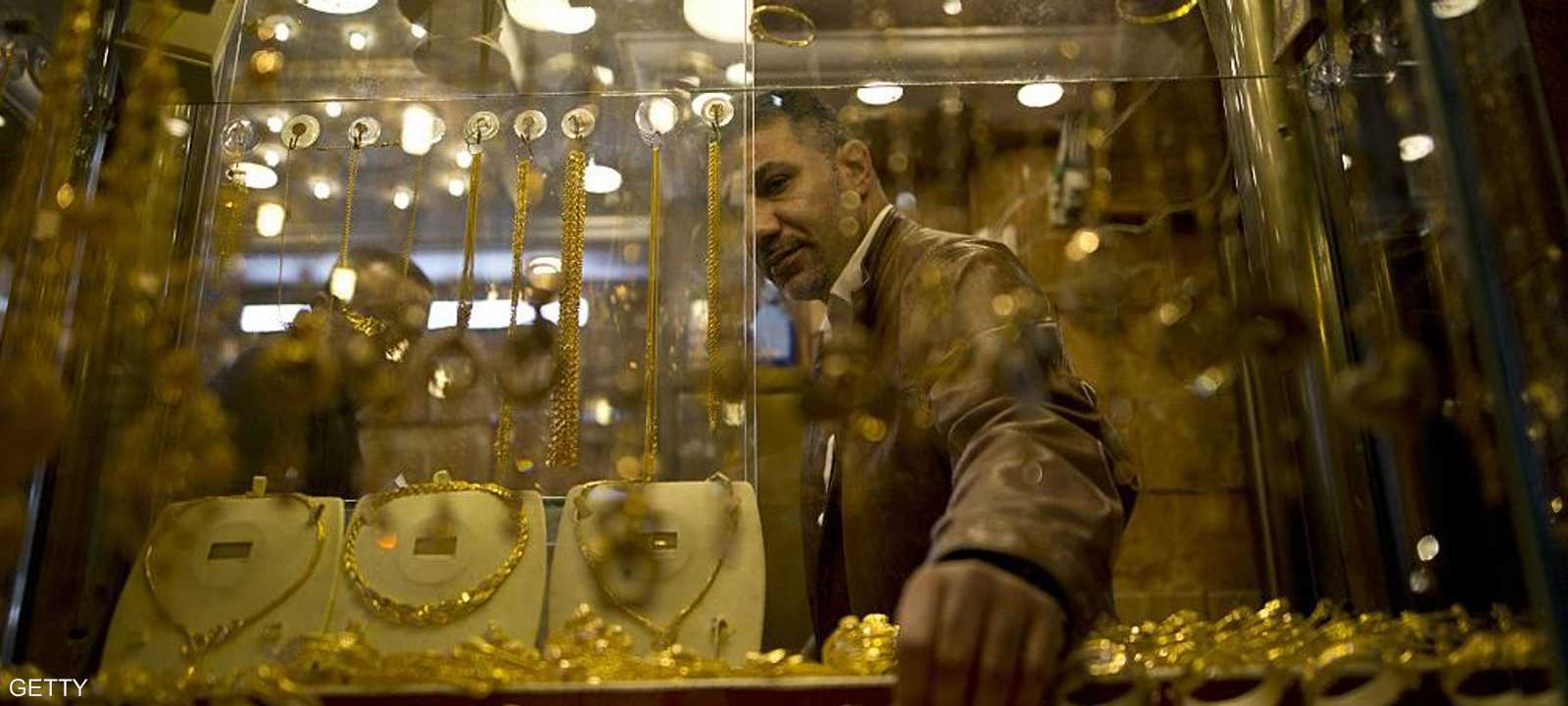 استفاد الذهب من الانخفاض الذي طرأ على الدولار