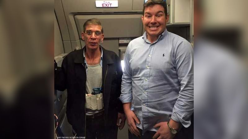 سيلفي خاطف الطائرة المصرية".. جواز سفر للنجومية | سكاي نيوز عربية