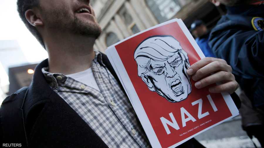 متظاهر: ترامب مثل النازيين