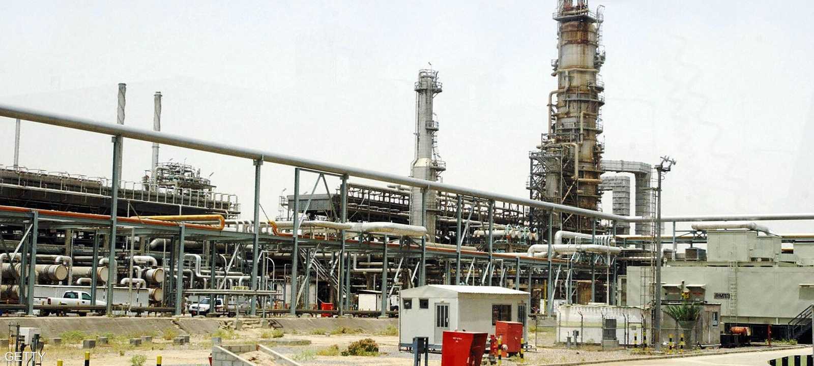 العاملون في القطاع النفطي بدأوا اضرابا الأحد الماضي - أرشيفية