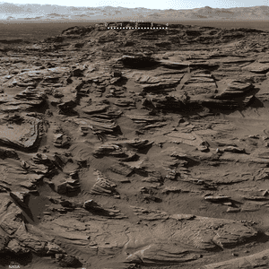 جزء من الصورة البانورامية التي التقطتها مركبة كيريوسيتي على سطح المريخ.