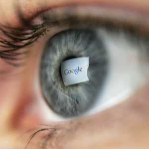 عدسة غوغل ستكون مسؤولة عن تصحيح النظر