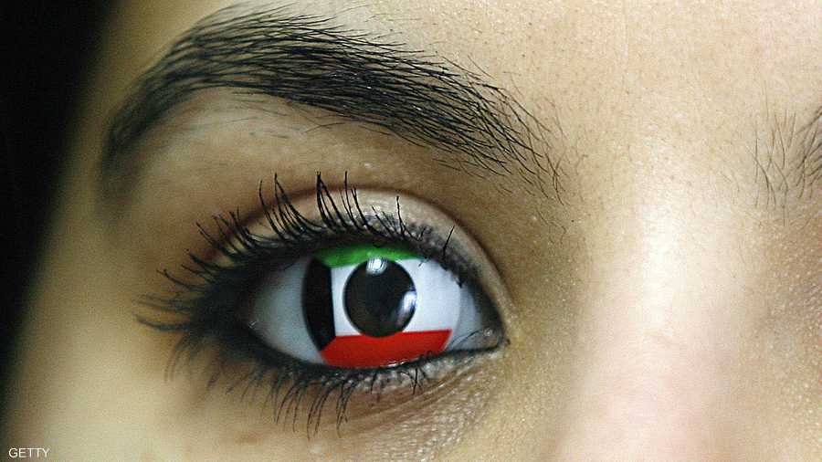 عدسات العيون بأعلام الدول