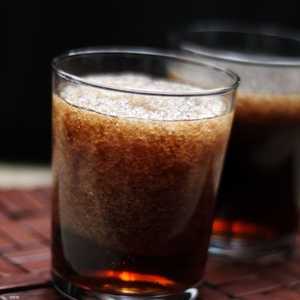 الكولا لذيذة لكنها مضرة بالصحة.