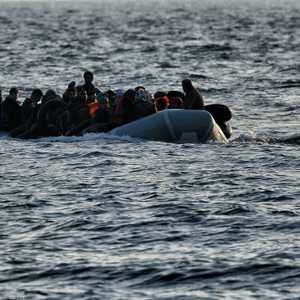 قارب يحمل مهاجرين - أرشيفية