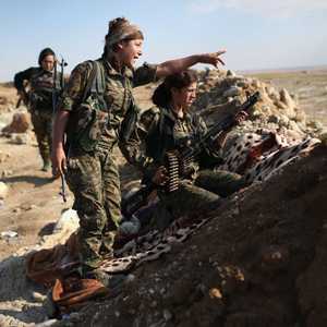 مقاتلات كرديات في صفوف ميليشيات قوات سوريا الديمقراطية