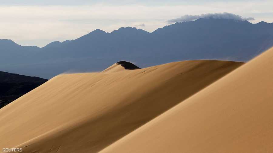 أساطير كثيرة حول هذه الرمال.. جنكيز خان دفن تحتها