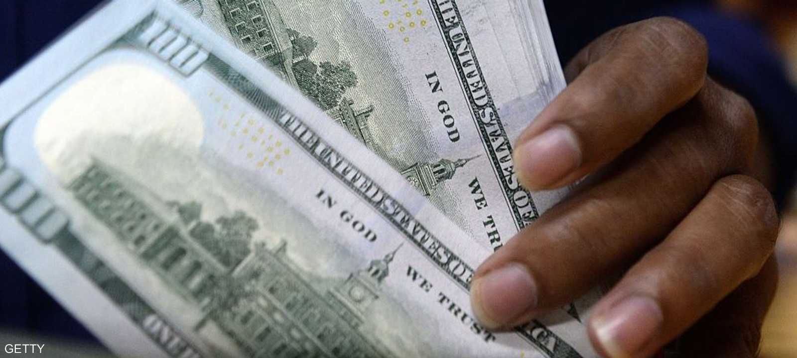 سمحت السلطات للبنوك العاملة في مصر بتحديد سعر صرف الجنيه أمام الدولار بشكل حر