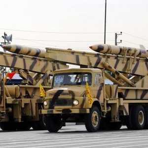 الجيش الإيراني بعرض صواريخ من طراز "زلزال" - أرشيف.