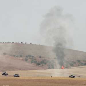 دبابات تركية تشارك في المعركة.