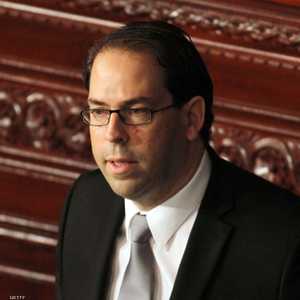 الشاهد في قلب عاصفة سياسية بتونس