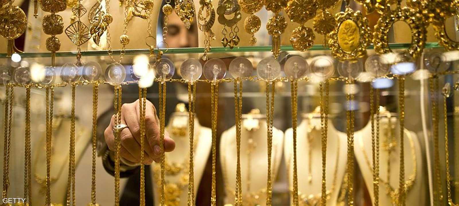 جاء تراجع الذهب في ظل التماسك الذي يبديه الدولار