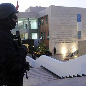 عنصر من الأمن المغربي في مدخل مكتب مكافحة الإرهاب