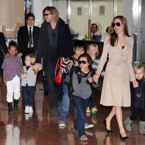 براد بيت وأنجلينا جولي وأطفالهما الستة