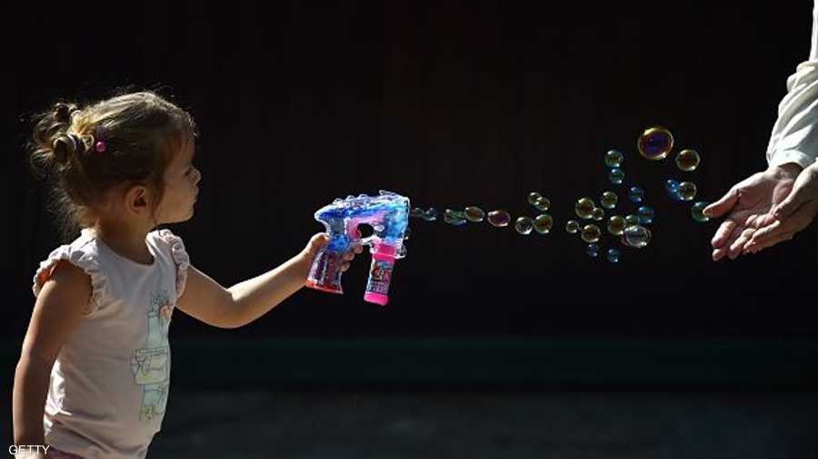 الأطفال الصغار من عشاق الفقاعات
