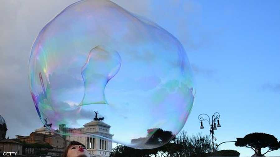 المكونات البسيطة لصناعة الفقاعة ساعد على انتشارها